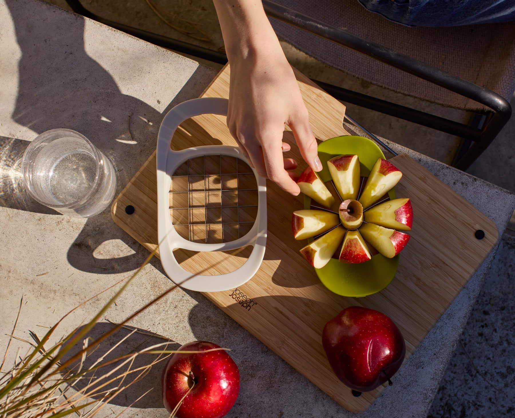 Nest™ Press 2-in-1 Fruit & Vegetable Cutter