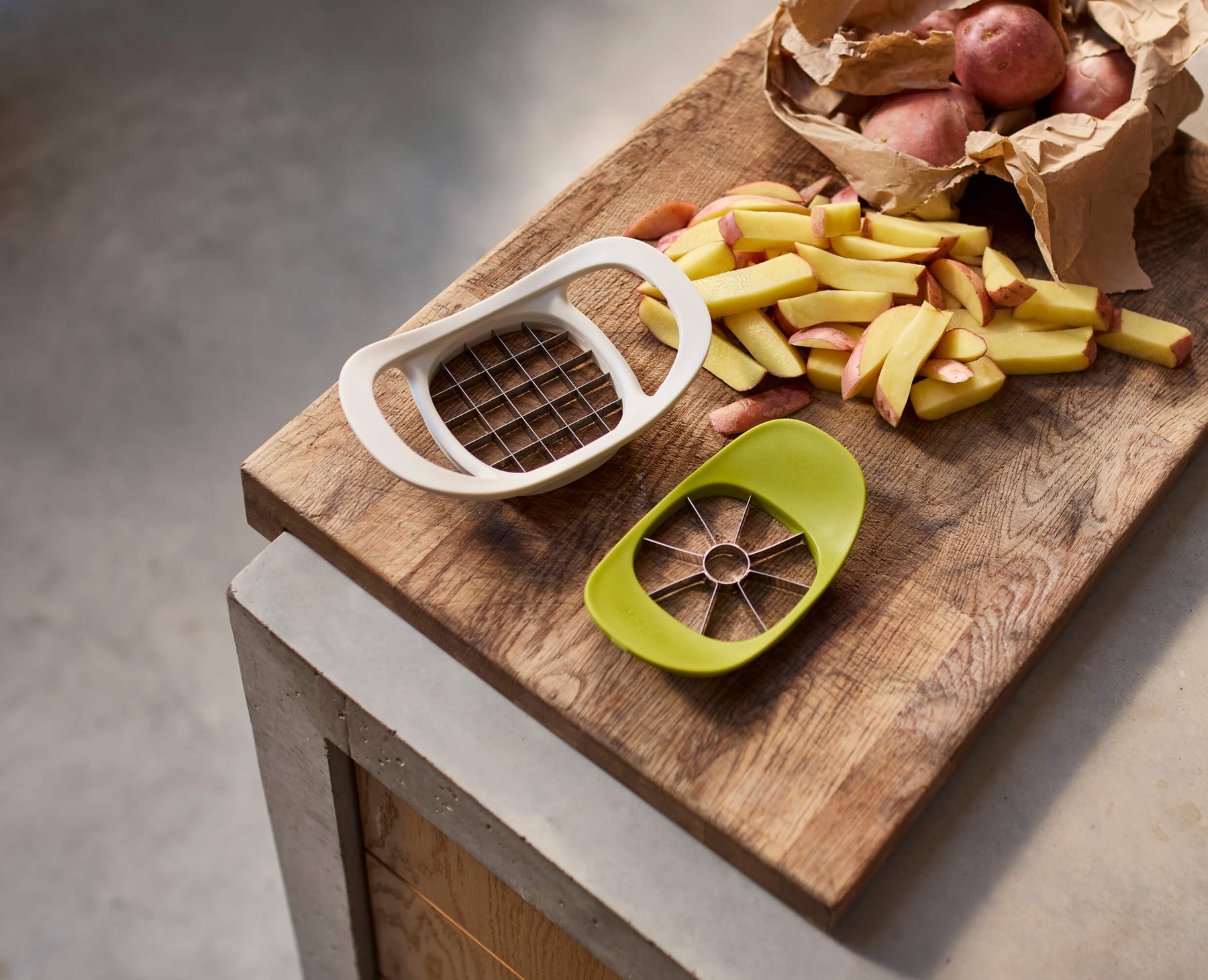 Nest™ Press 2-in-1 Fruit & Vegetable Cutter