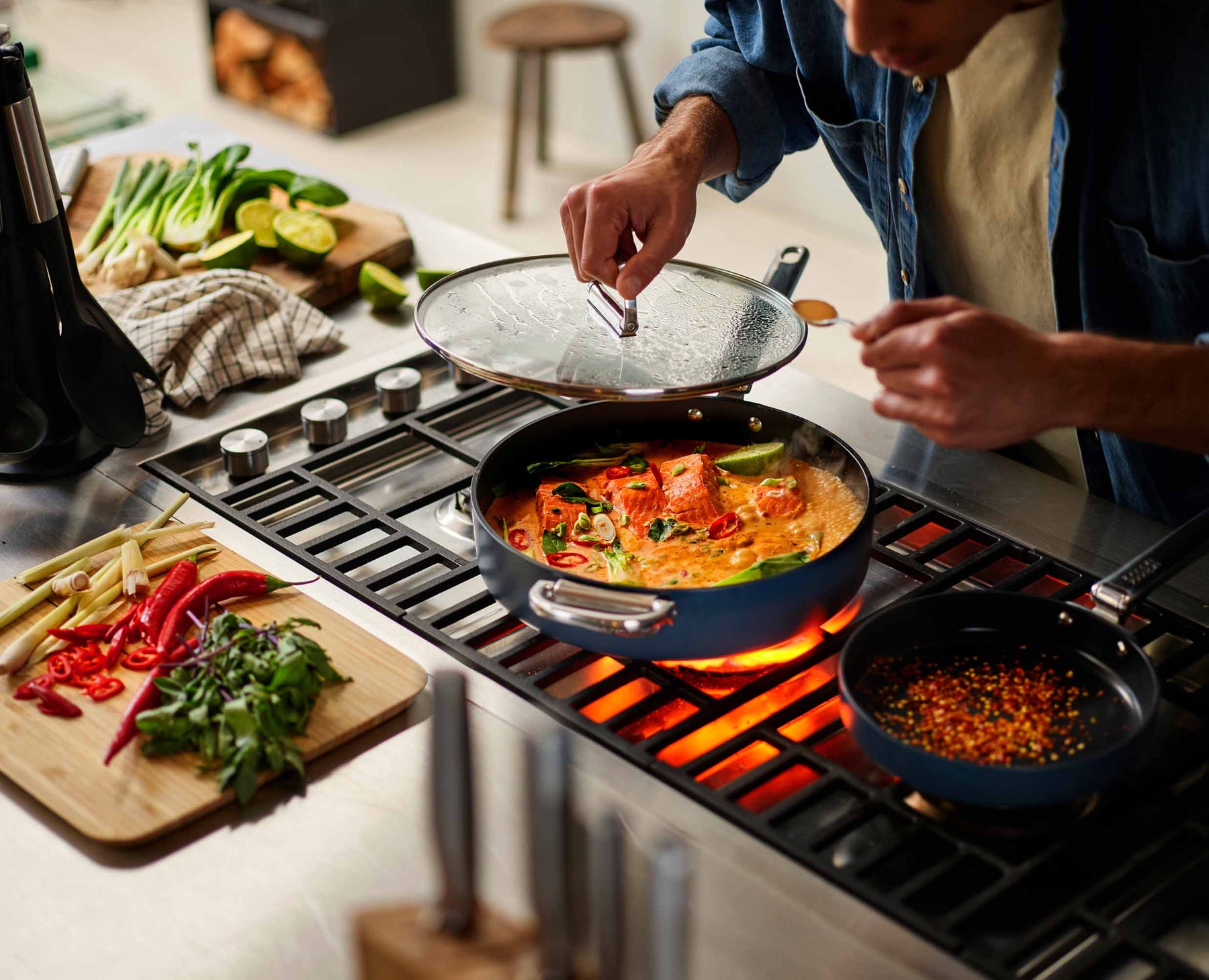 Space™ 28cm Non-stick Blue Saute Pan & Lid - 45044 - Image 4