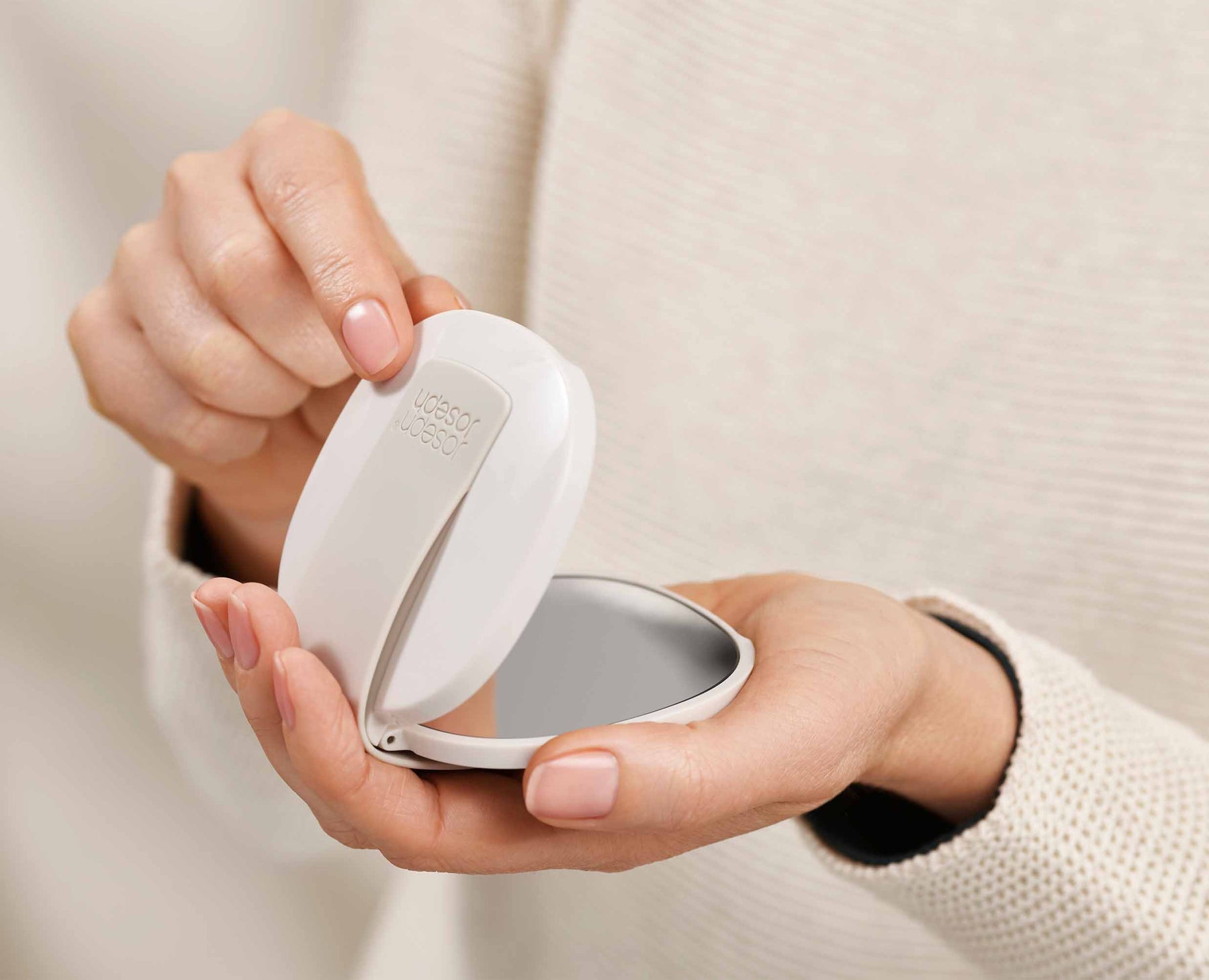 Viva 2-in-1 Compact Magnifying Mirror - 75006 - Image 3