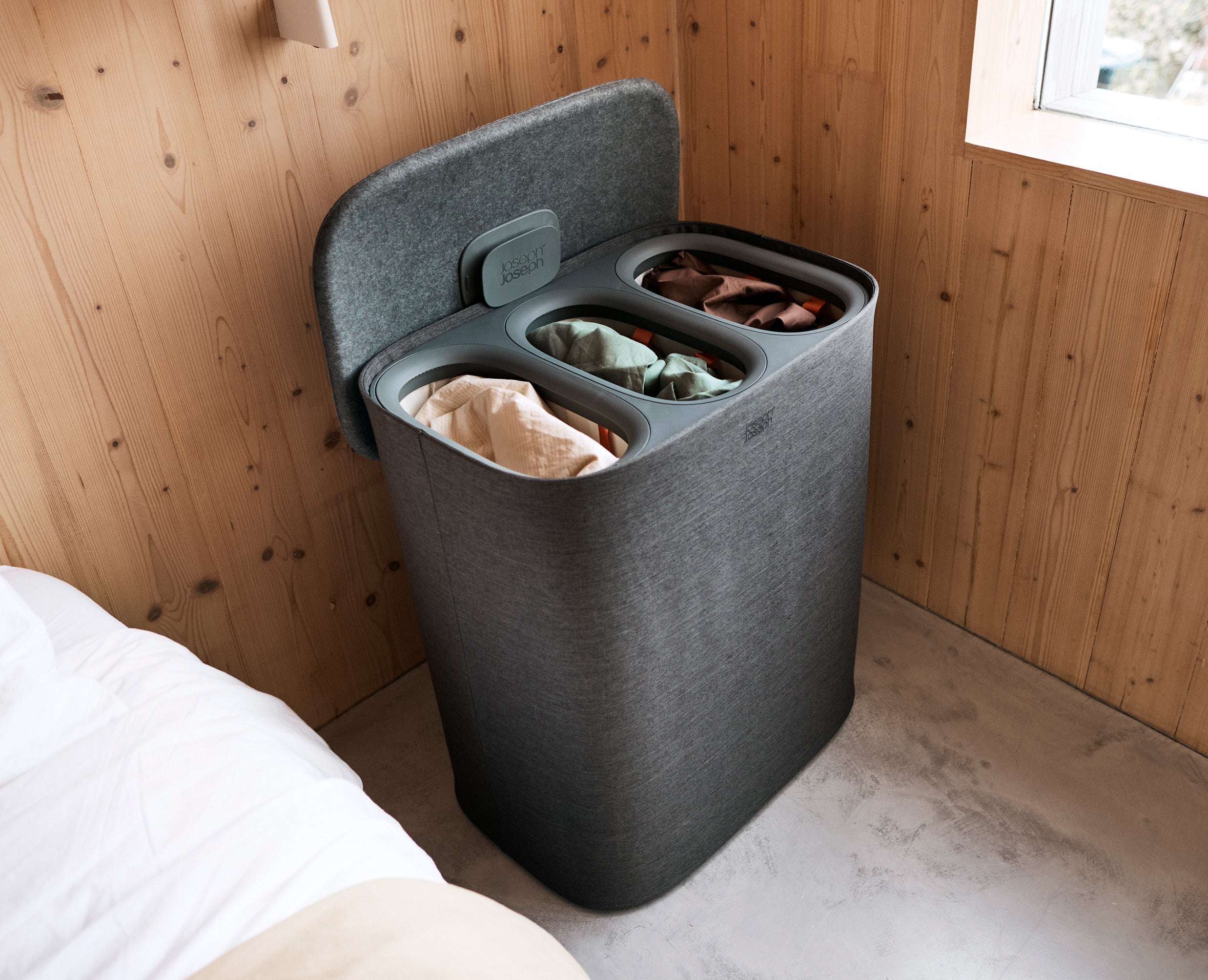 Trio 90L Dark Gray Laundry Bin with Lid | Joseph Joseph US