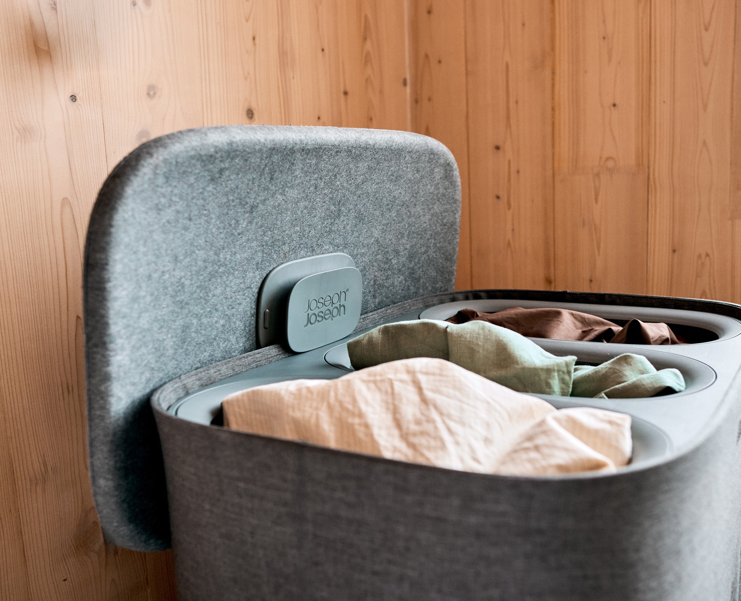 Trio 90L Dark Gray Laundry Bin with Lid | Joseph Joseph US