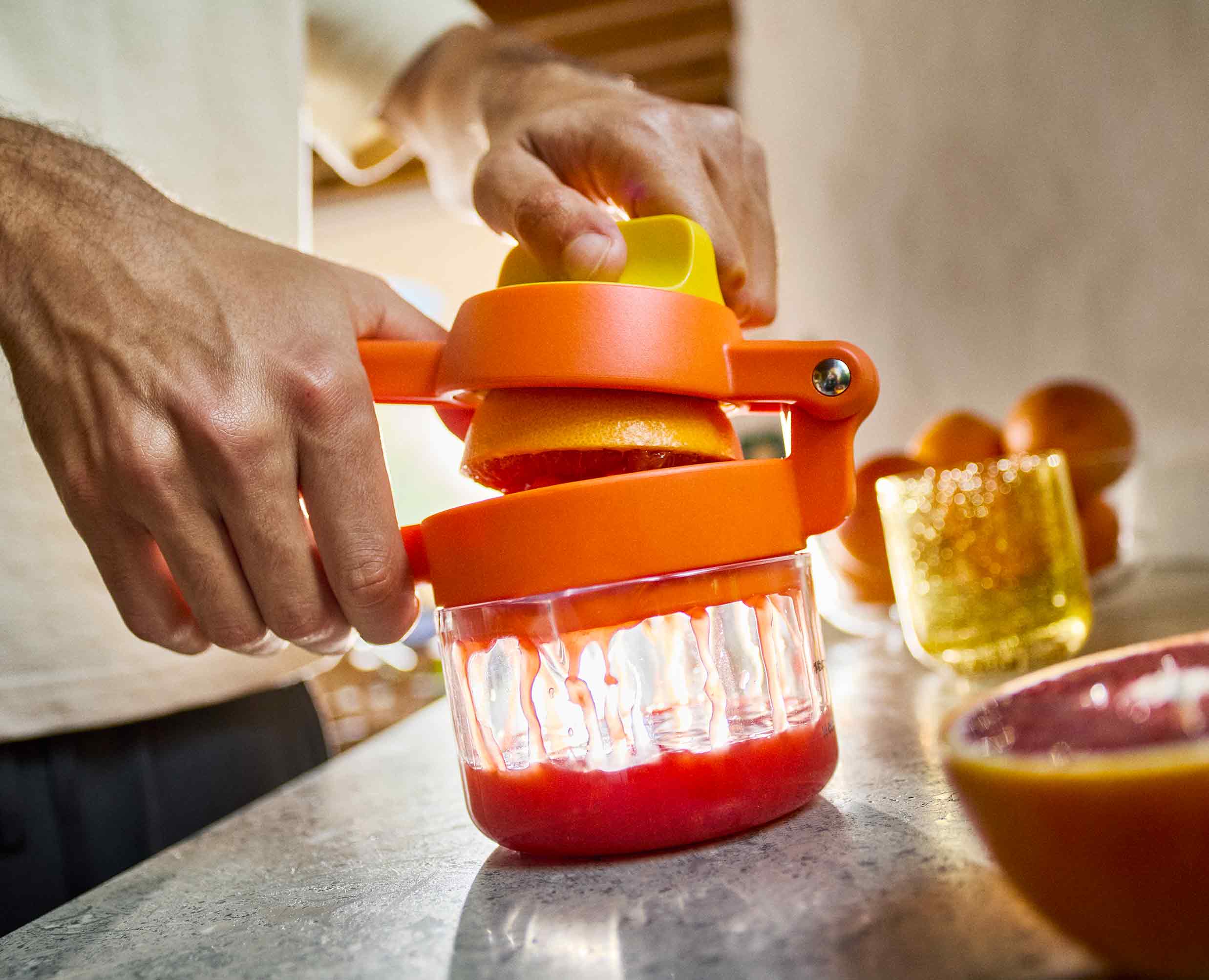 Citrus Squeezer with Measuring Cup | Joseph Joseph US