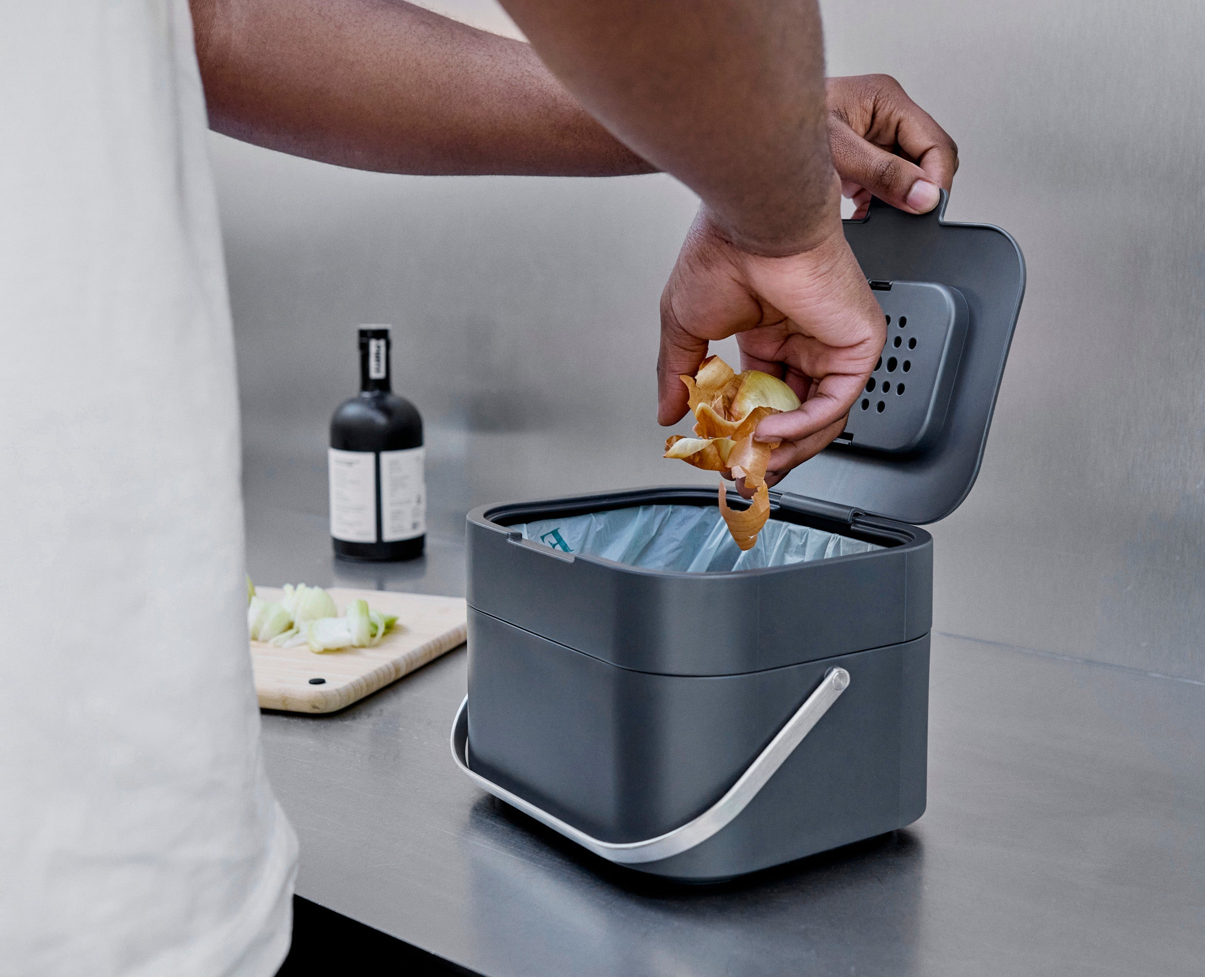 Stack 4L Food Waste Caddy - Gray | Joseph Joseph US