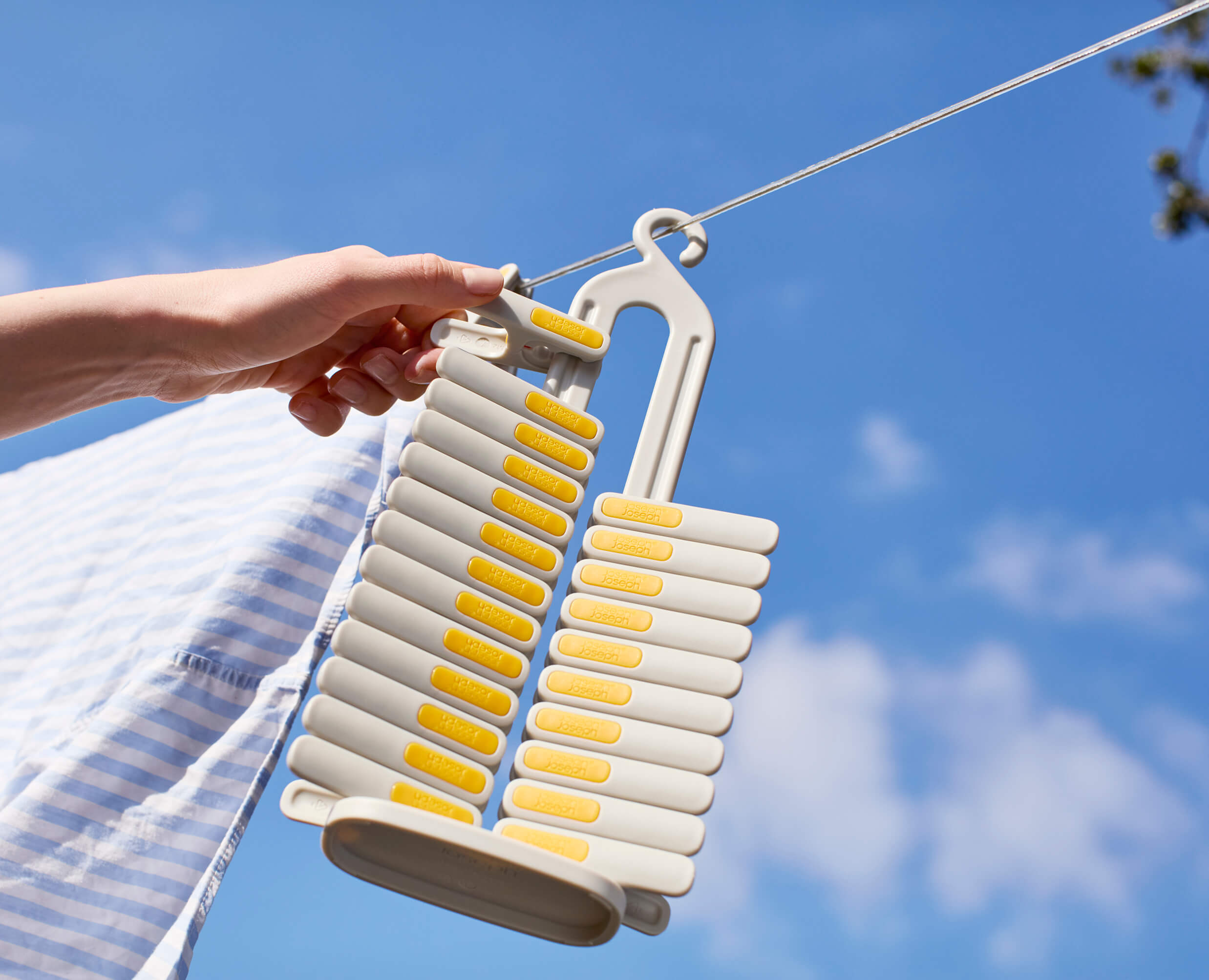 Outdoor Laundry Bundle - Basket & Clothespins | Joseph Joseph US