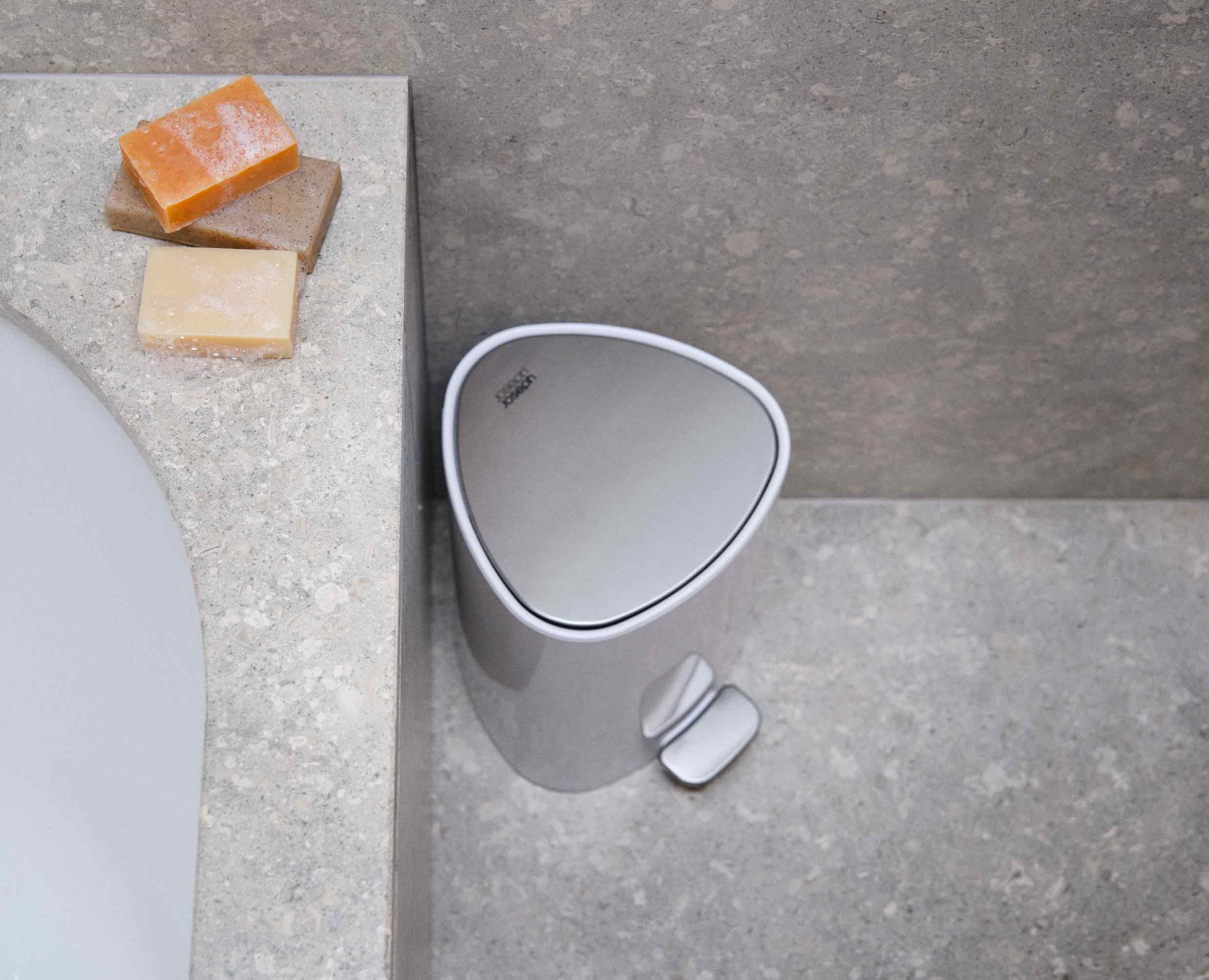 EasyStore™ 5L Gloss White Bathroom Bin Starter Set