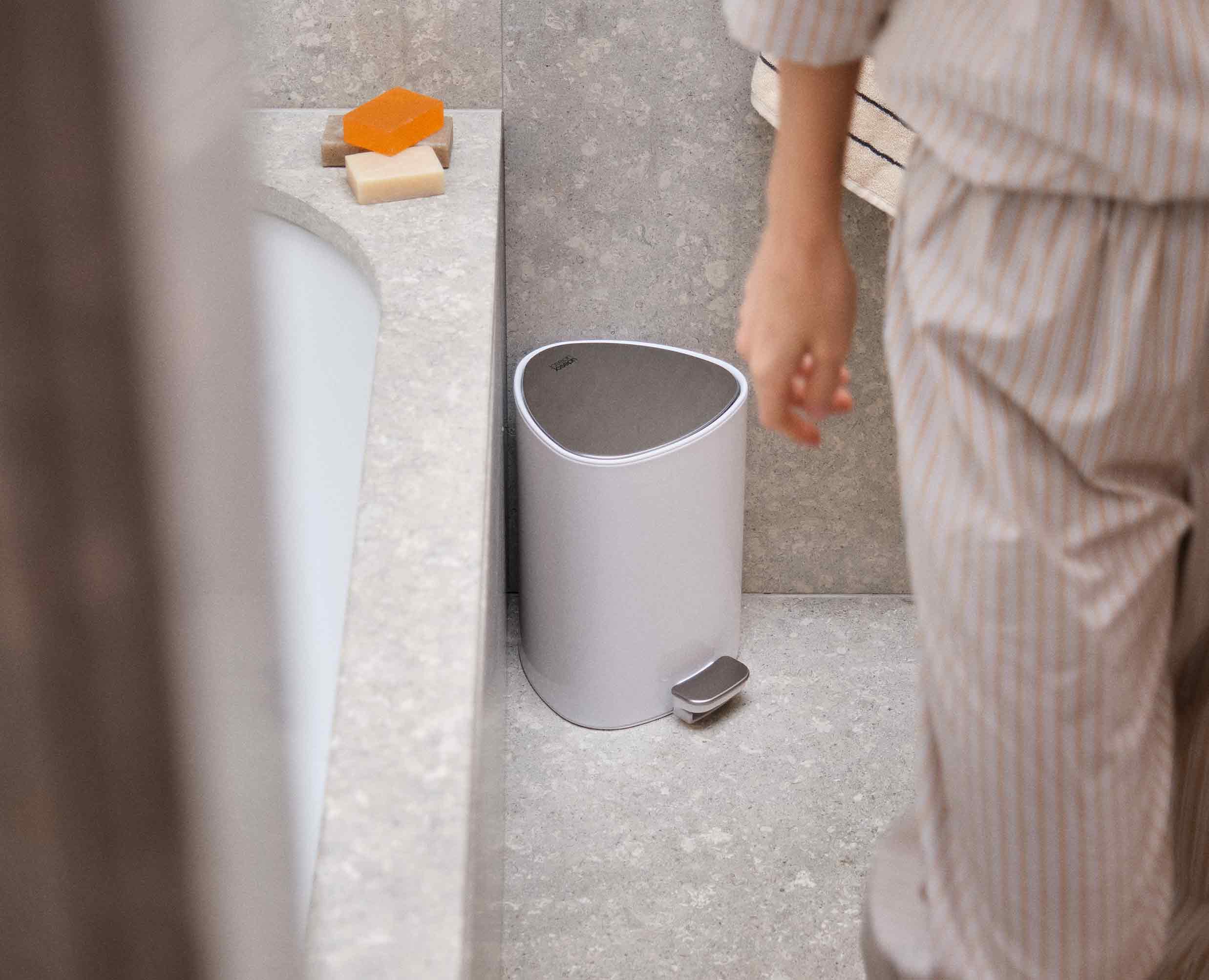 White 5L Bathroom Trash Can and Bag Set | Joseph Joseph US