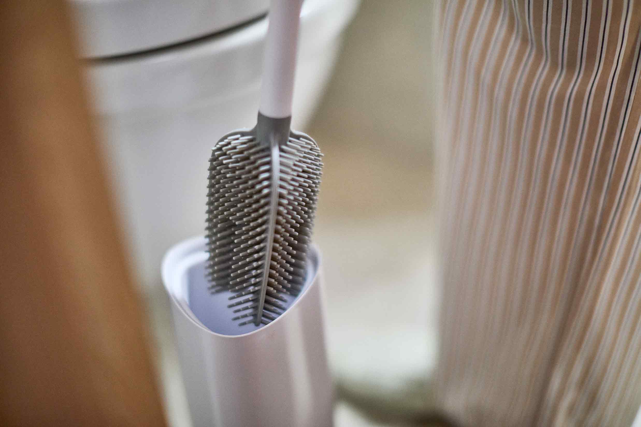 Flex™ 360 Pack of 2 Gloss White Toilet Brushes