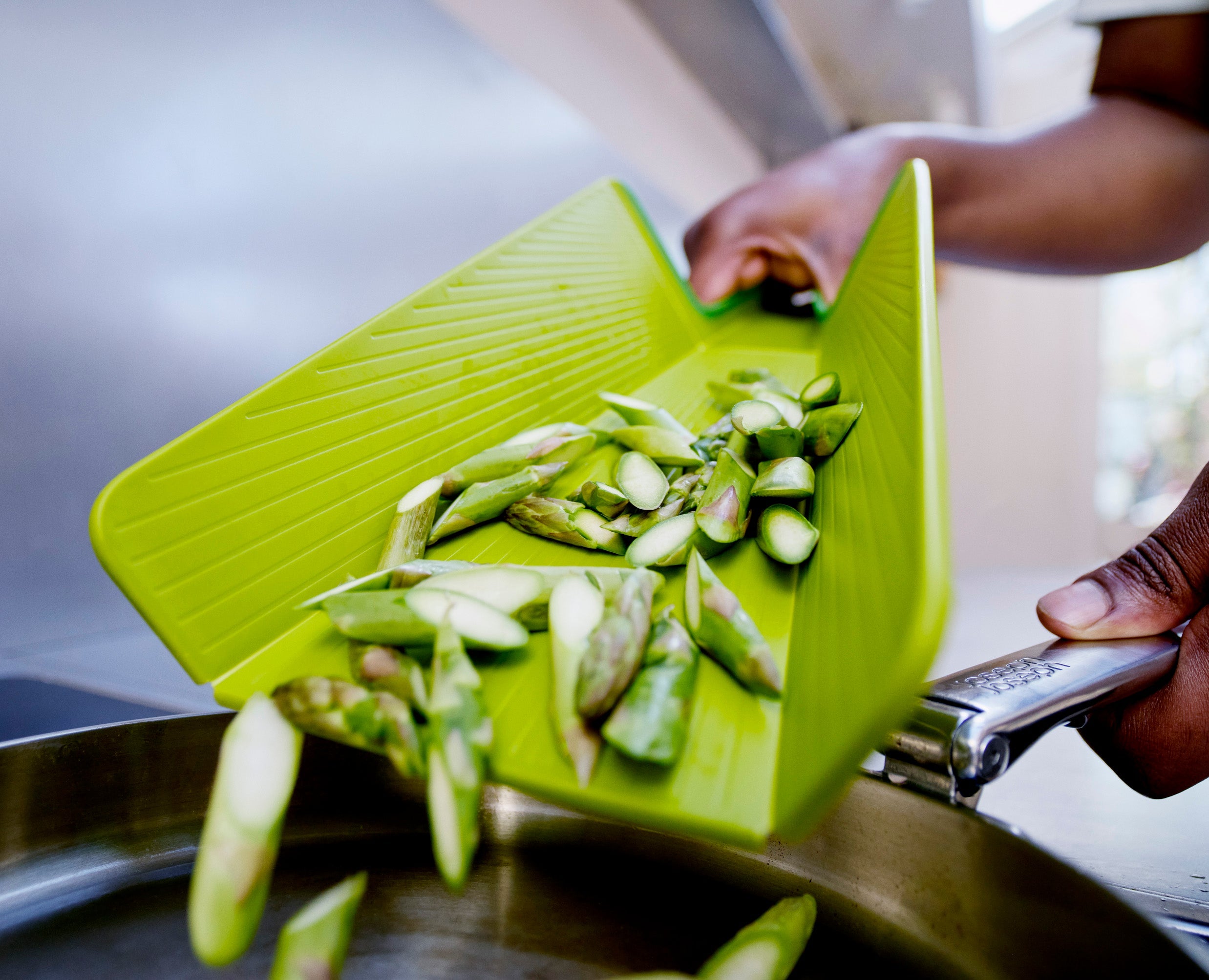 Chop2Pot™ Plus Folding Cutting Board - Green | Joseph Joseph US