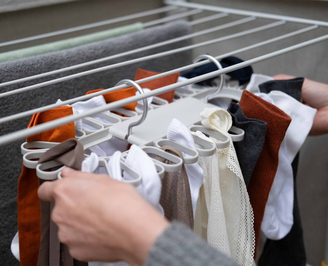 Petal™ 32-piece Ecru Sock Drying Rack | Joseph Joseph US