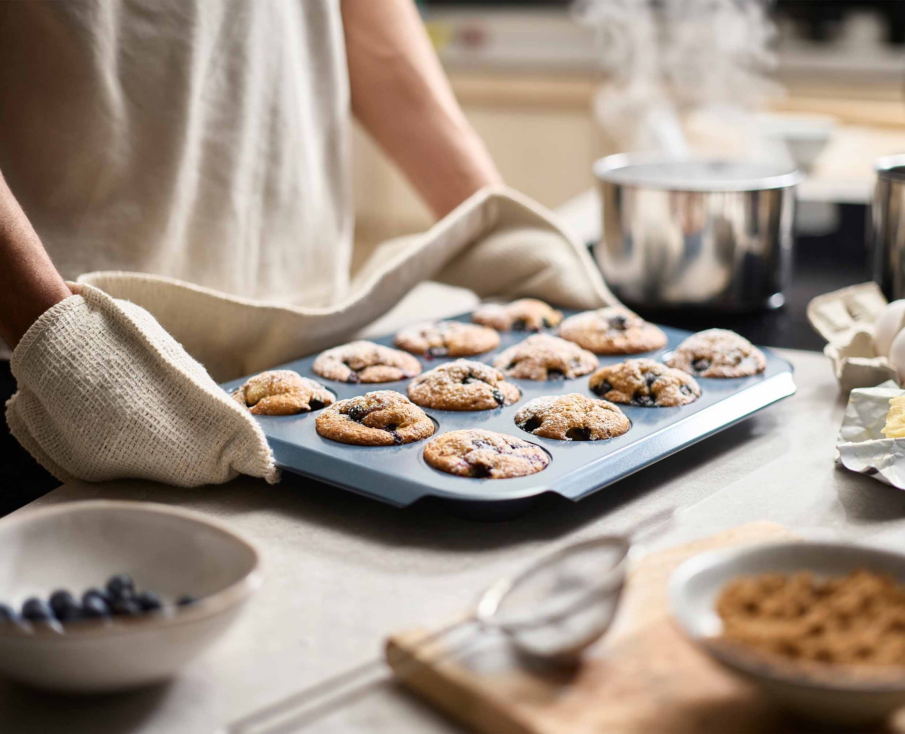 Nest™ Bake Non-Stick 12 Cup Blue Muffin Tray - 45072 - Image 3