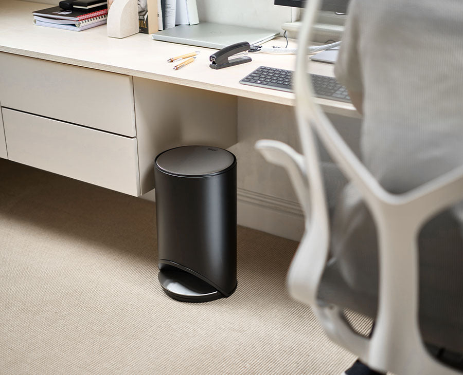 Arc™ 10L Black Step Trash Can | Joseph Joseph US