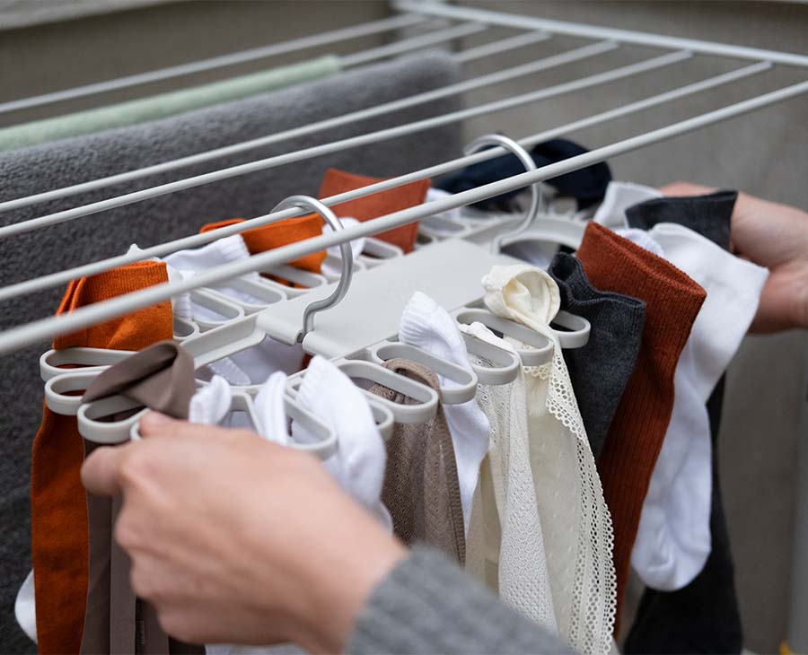 Petal™ 32-piece Ecru Sock Drying Rack | Joseph Joseph US