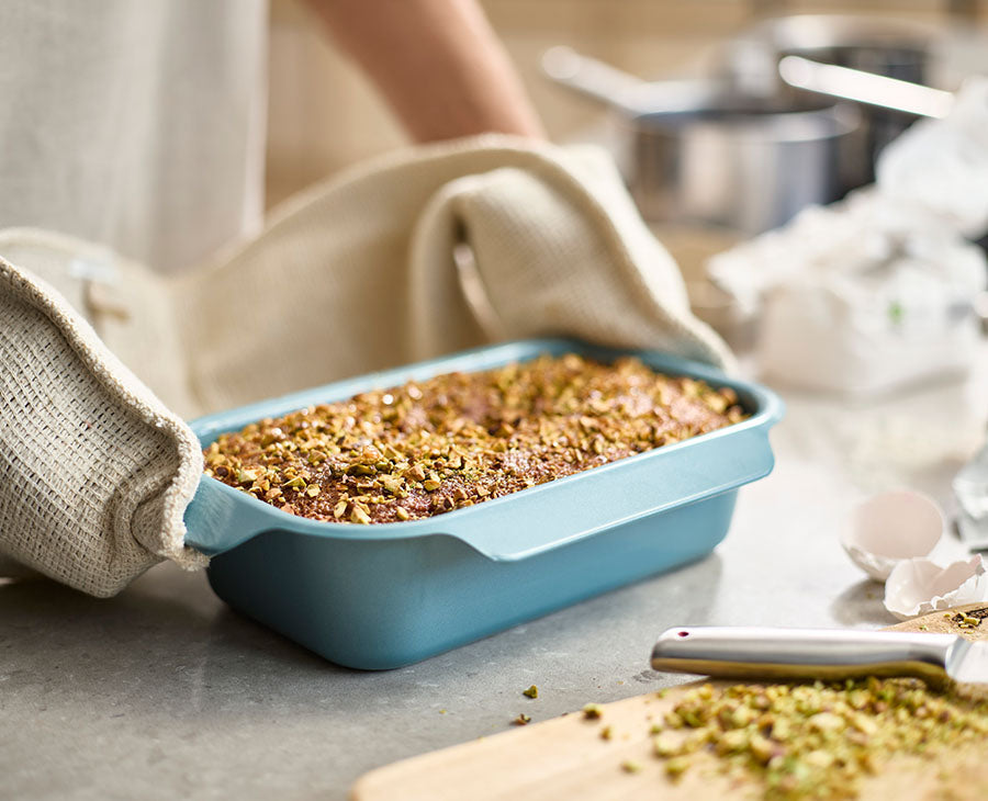 Nest™ Bake Blue 2lb Bread Loaf Pan | Joseph Joseph US