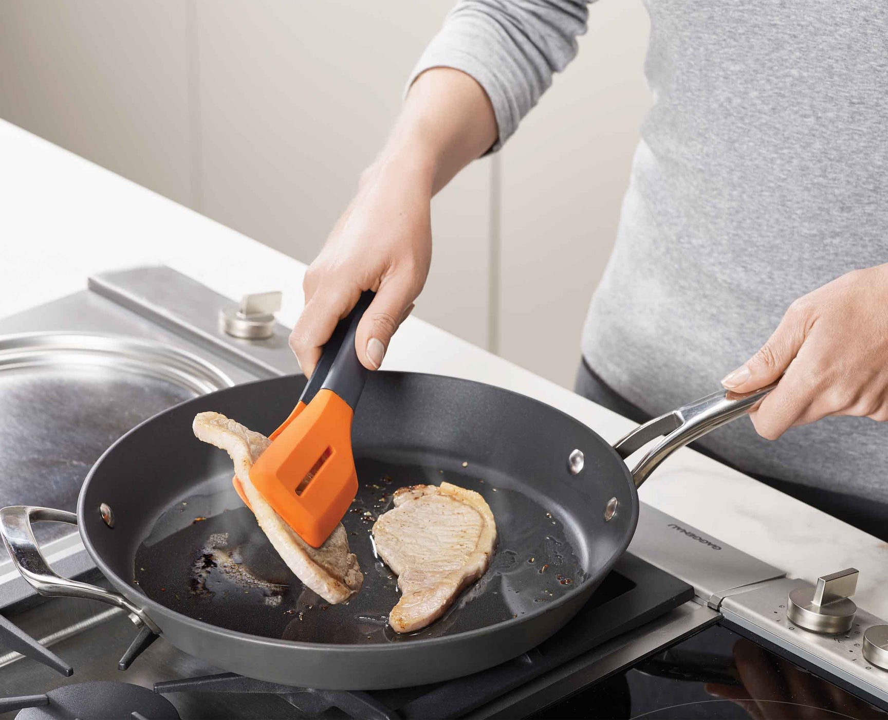 Turner Tongs - Ergonomic Silicone Tongs | Joseph Joseph US