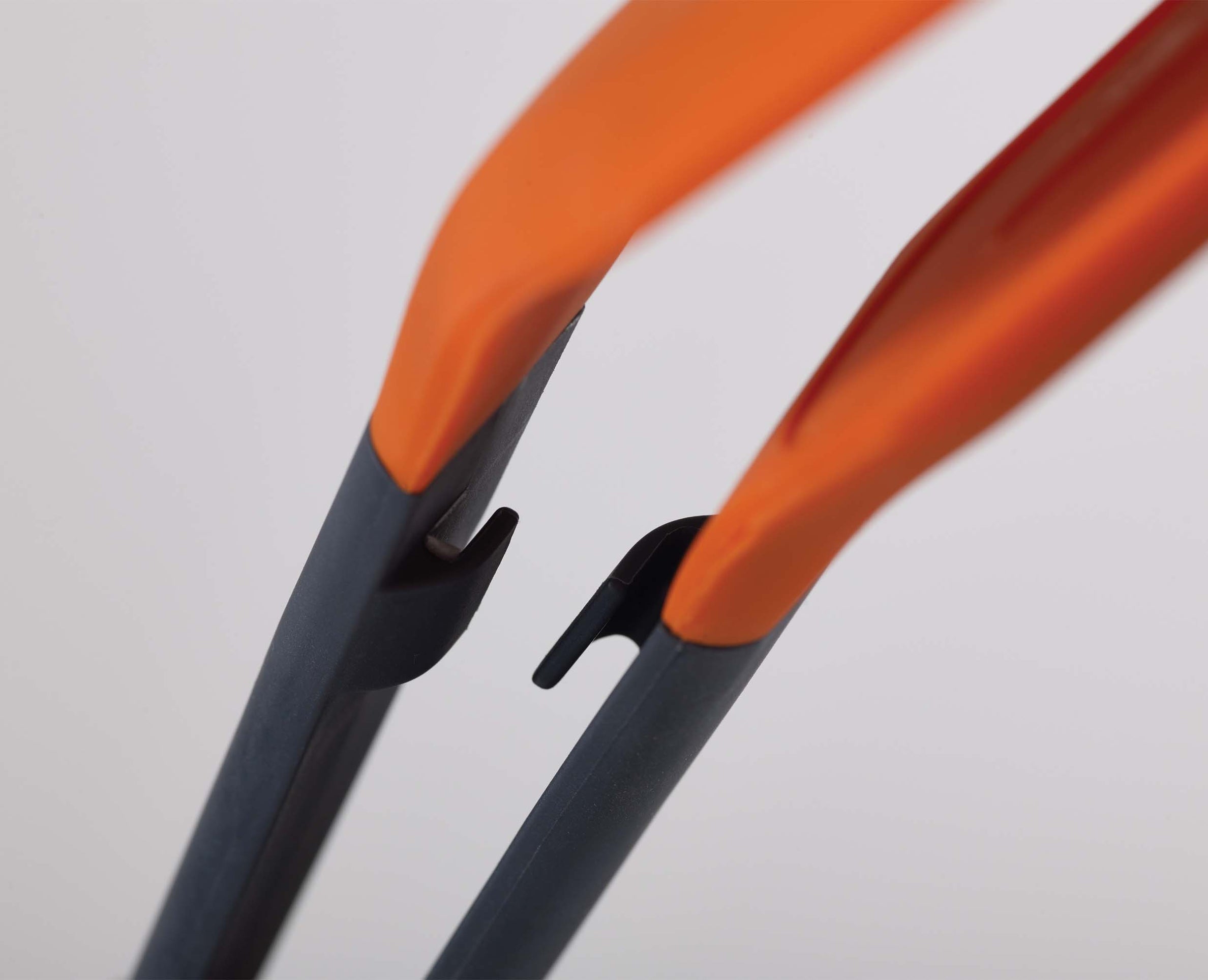 Turner Tongs - Ergonomic Silicone Tongs | Joseph Joseph US