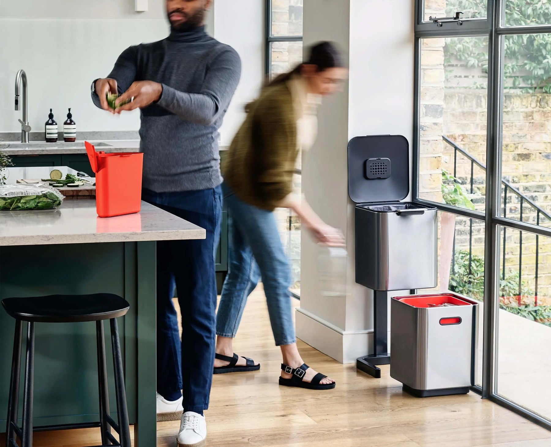 Joseph Joseph トーテム 40L Totem Compact 40L Waste & Recycling Bin | Joseph Joseph US